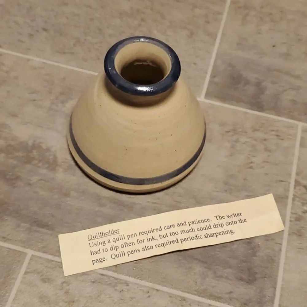 GUC Stoneware Natural w/Blue Quill Holder